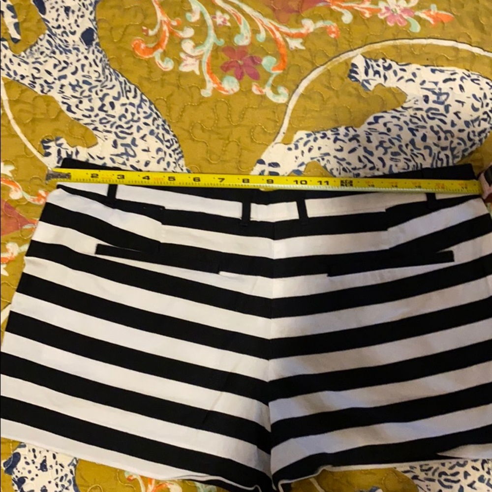 GAP black white stripped shorts - Picture 5 of 6